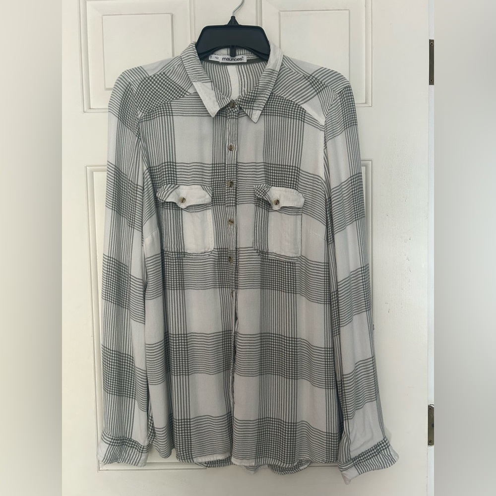 Women’s 100% Rayon Maurice’s Button-Down Shirt. Size 1.